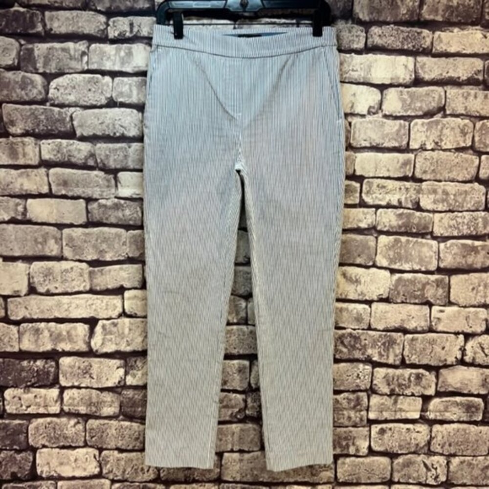 Jones New York Blue & White Seersucker Pull On Dress Pants Size 4